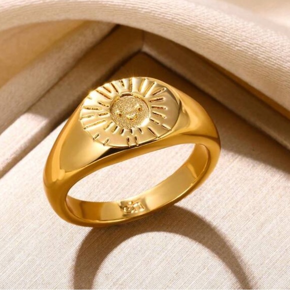 Vintage-Inspiring Stainless Steel 18k REAL Gold Plated Sun Ray Round Ring - Picture 1 of 7